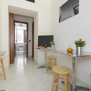 Panzió Nicetomeetyou, Róma